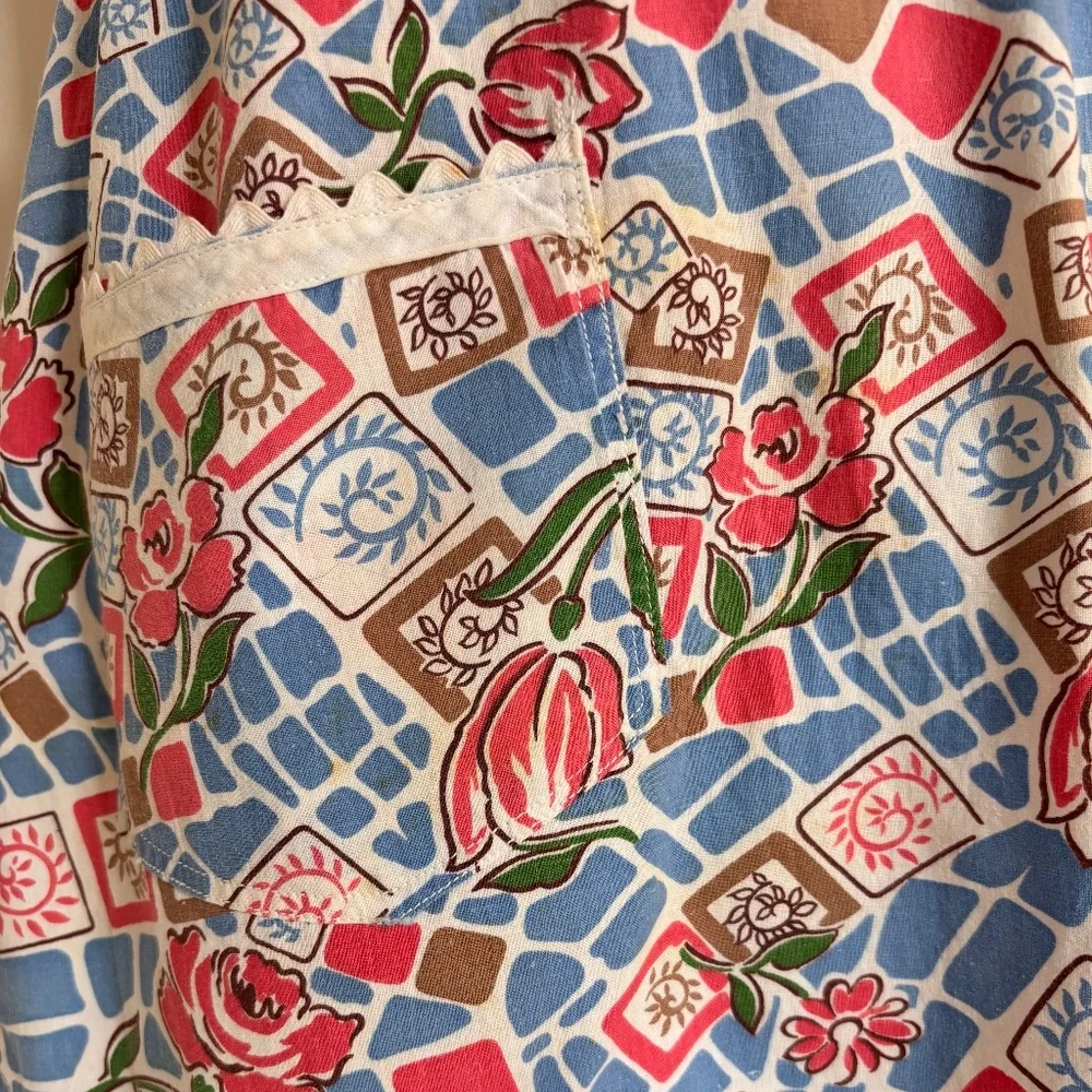 Vintage Geometric Patterned Handmade Apron with Pocket - Picture 3 of 8